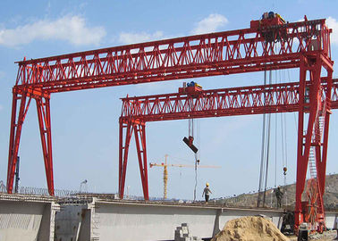 Brücke, die startenden Kran, Träger-Portalkran des Doppelt-200T aufrichtet
